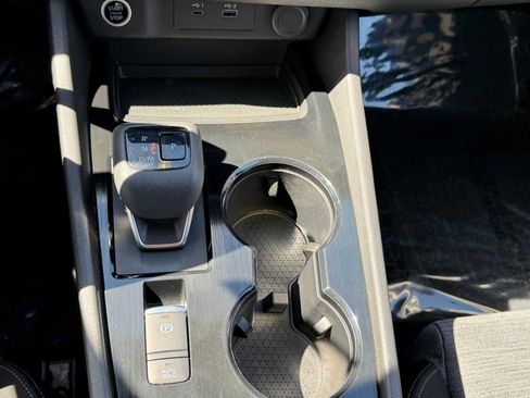 Used 2023 Nissan Rogue SV FWD image 19