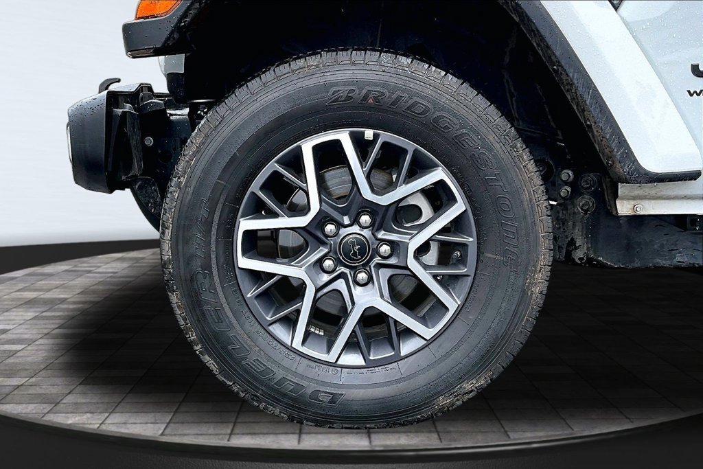 Used 2026 Jeep Wrangler Unlimited Sahara AWD/4WD image 30