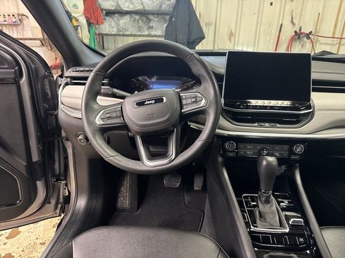 Used 2024 Jeep Compass Limited image 16