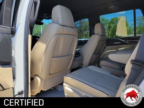 Used 2022 Cadillac Escalade Premium Luxury image 16