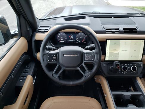 New 2026 Land Rover Defender 110 X-Dynamic SE image 14