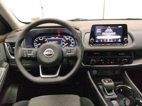 Used 2022 Nissan Rogue S image 22