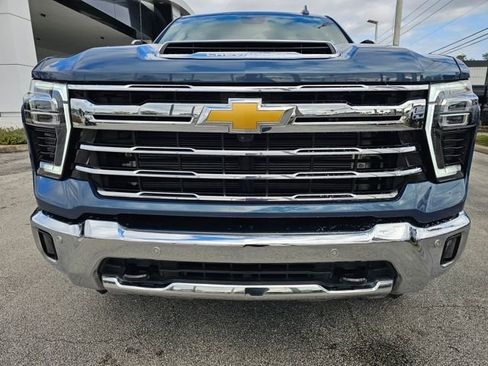 Used 2024 Chevrolet Silverado 2500 LTZ w/ LTZ Convenience Package AWD/4WD image 8