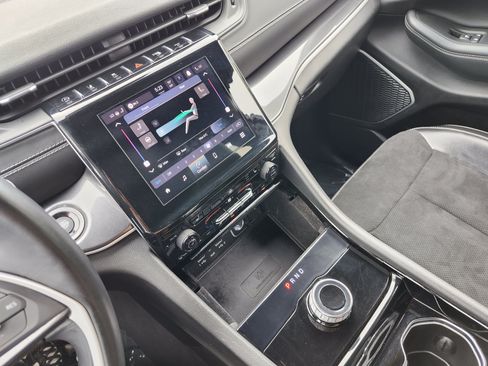 Used 2021 Jeep Grand Cherokee L Laredo AWD/4WD image 29
