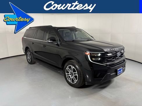 Used 2025 Ford Expedition Max Active AWD/4WD image 1