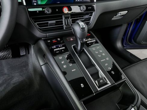 New 2026 Porsche Macan AWD/4WD image 19