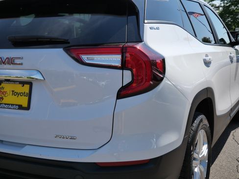 Used 2024 GMC Terrain SLE AWD/4WD image 17