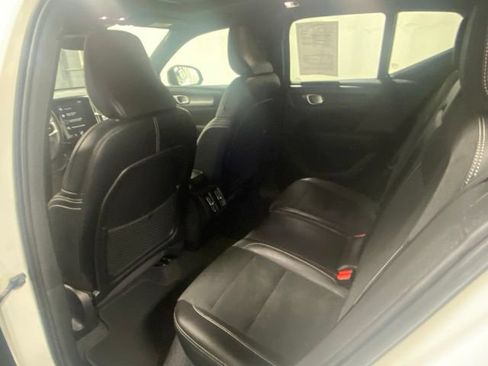 Used 2021 Volvo XC40 T5 R-Design w/ Advanced Package AWD/4WD image 13