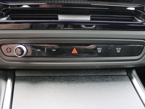 New 2025 BMW 330i xDrive Sedan w/ M Sport Package image 22