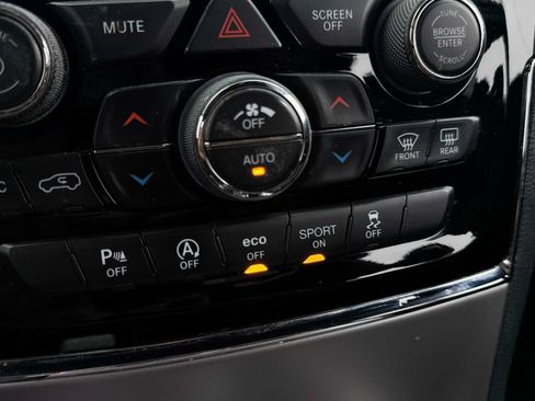 Used 2019 Jeep Grand Cherokee Altitude RWD image 8