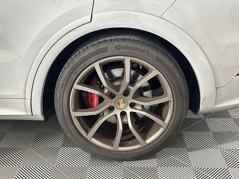 Used 2023 Porsche Cayenne GTS image 10