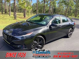 Used 2023 Hyundai Elantra SEL image 1