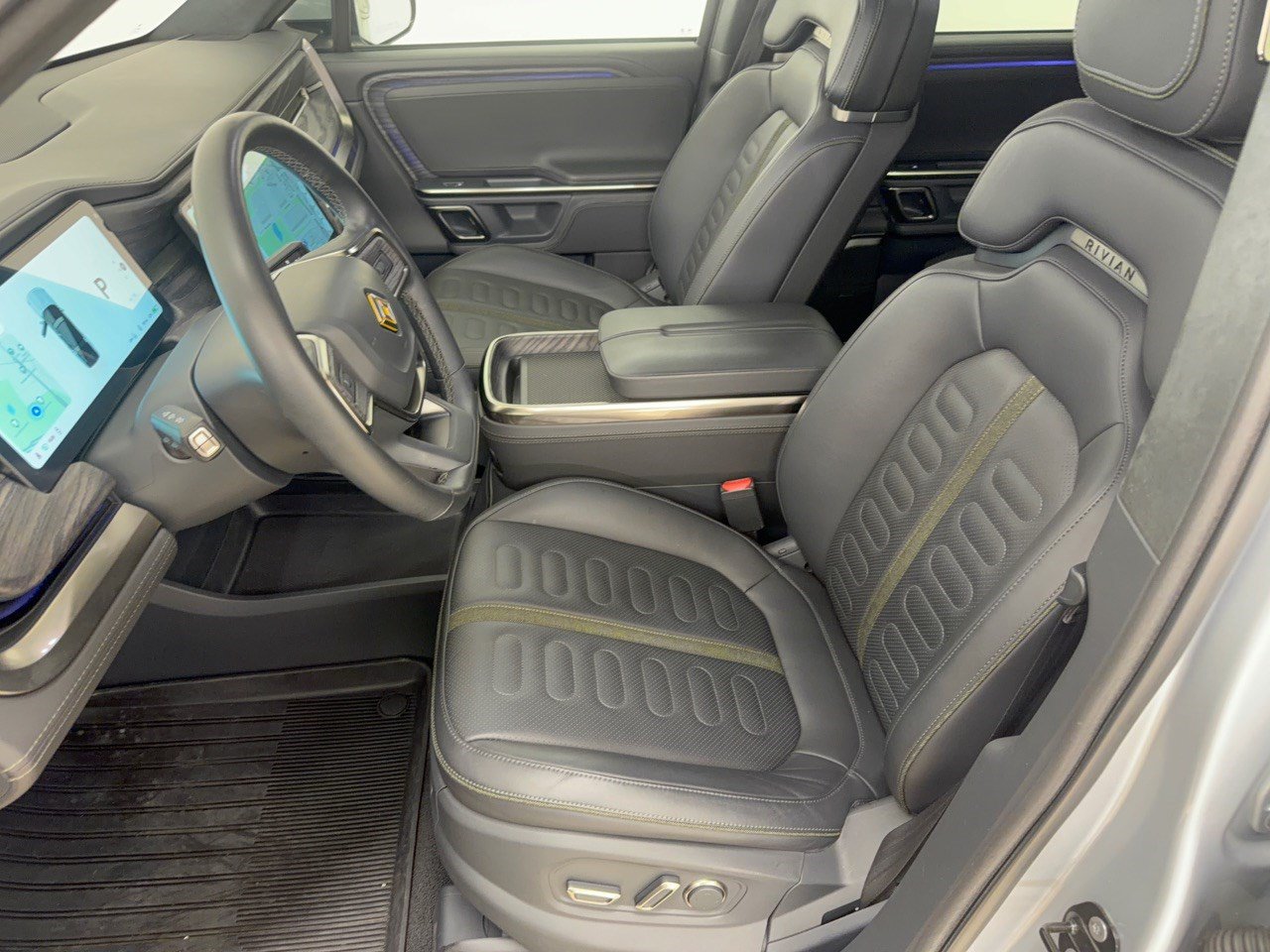 Used 2022 Rivian R1S Launch Edition Quad AWD/4WD image 5