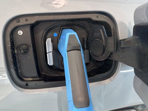 Certified 2025 BMW i4 xDrive40i w/ M Sport Package image 33