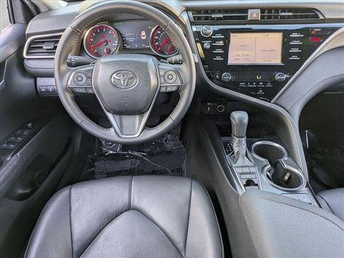 Used 2018 Toyota Camry XSE image 19
