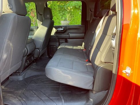 Used 2021 Chevrolet Silverado 2500 Custom w/ Custom Convenience Package AWD/4WD image 18