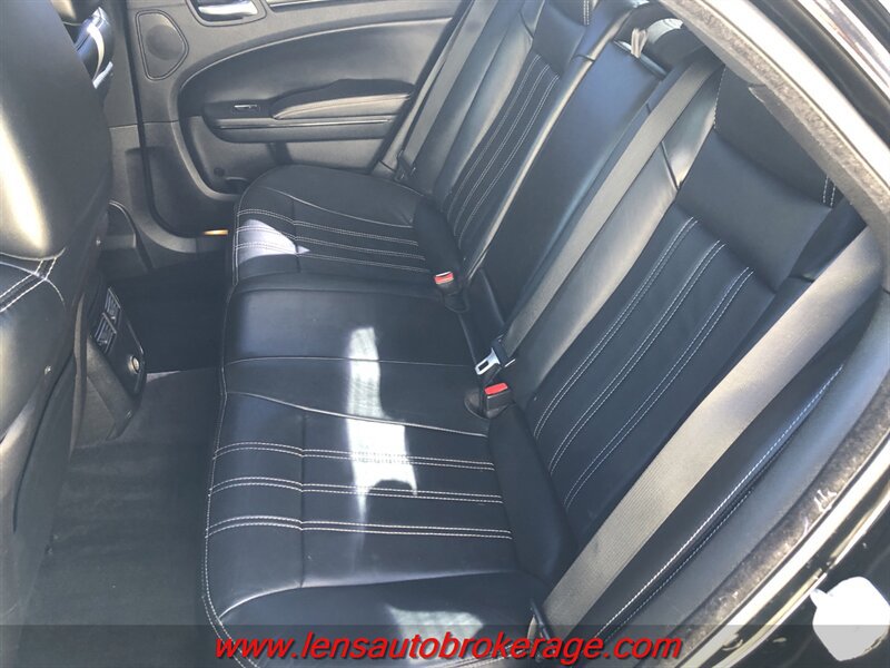 Used 2014 Chrysler 300 S RWD image 17