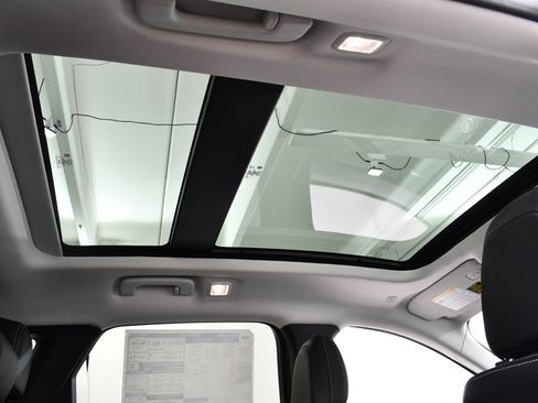 New 2025 Ford Escape SE w/ PHEV Premium Package image 17