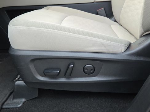 Used 2024 Nissan Pathfinder SV image 16