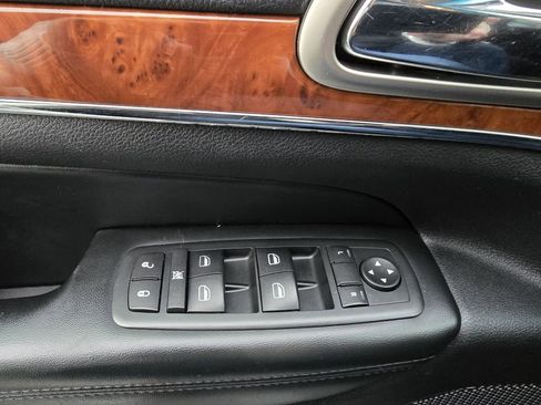 Used 2011 Jeep Grand Cherokee Limited image 18