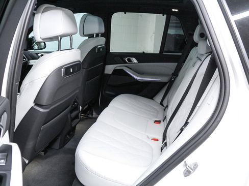 Certified 2024 BMW X5 xDrive40i w/ M Sport Package AWD/4WD image 17