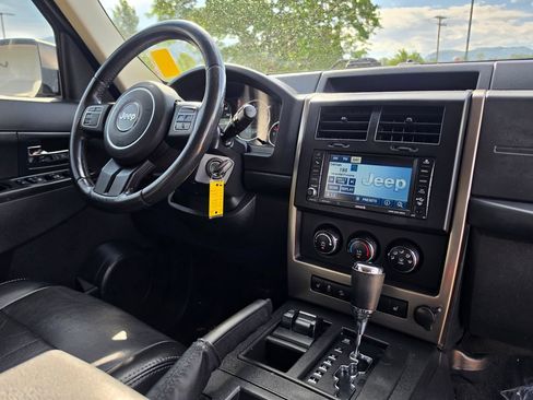 Used 2012 Jeep Liberty Sport AWD/4WD image 15