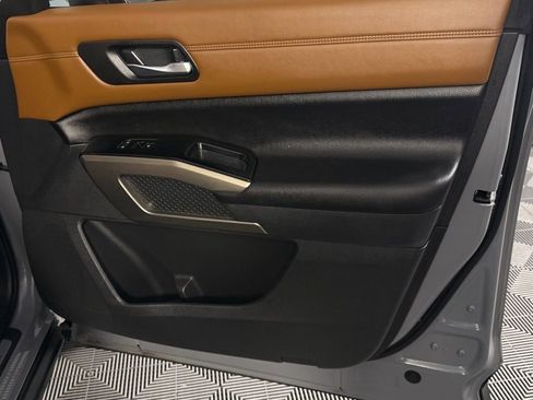 Used 2024 Nissan Pathfinder Platinum image 32