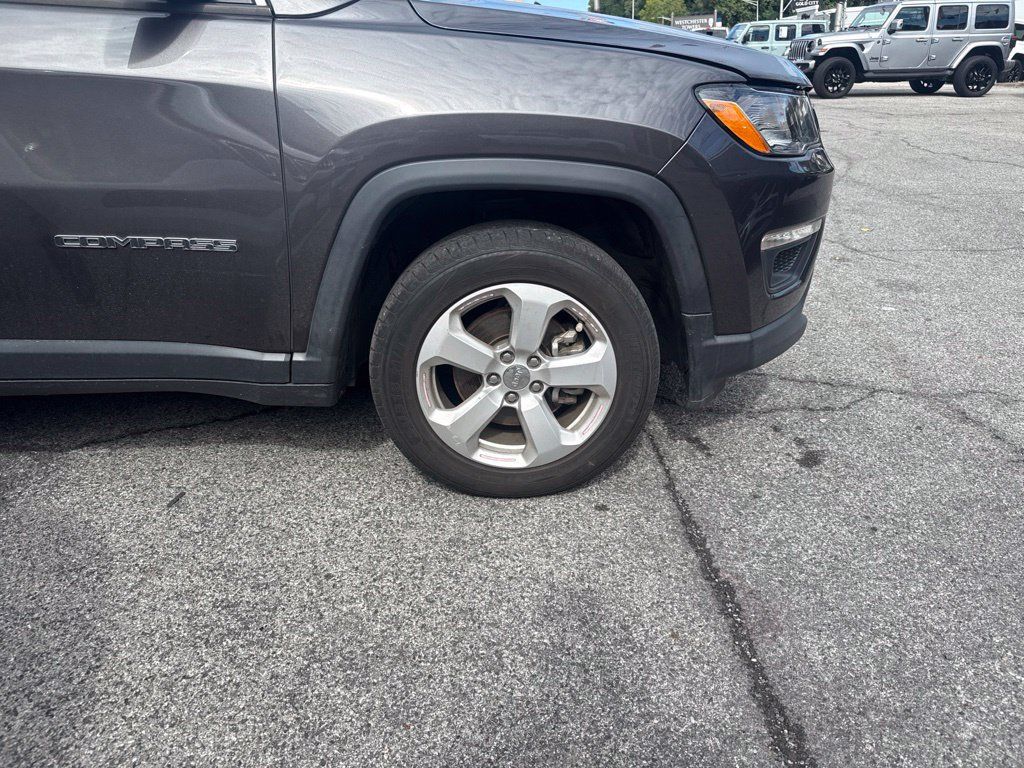 Used 2019 Jeep Compass Latitude w/ Cold Weather Group AWD/4WD image 5