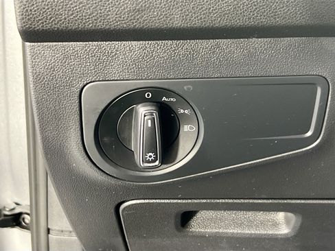 Used 2022 Volkswagen Tiguan SE image 10