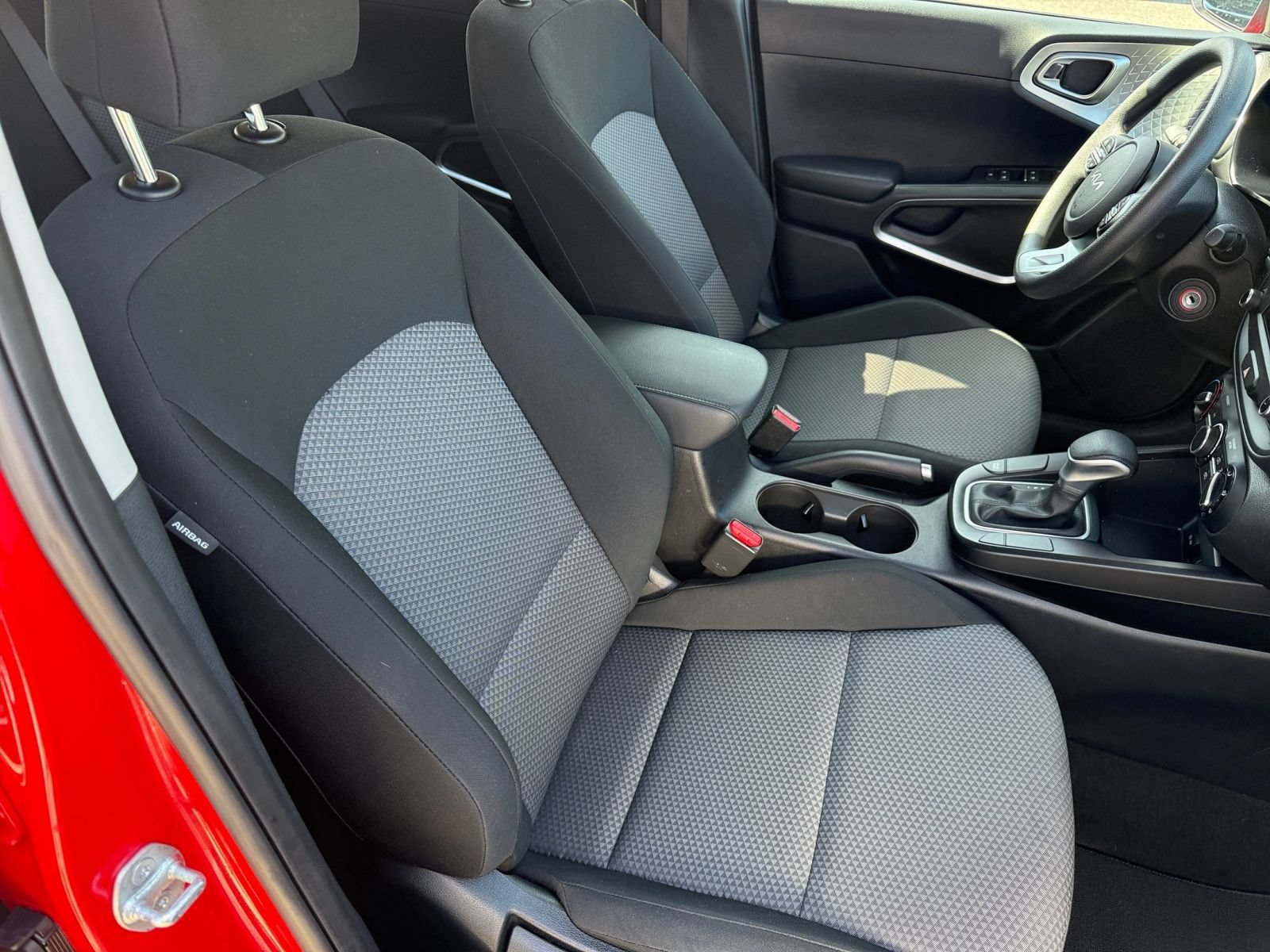 Used 2025 Kia Soul LX w/ LX Technology Package FWD image 33