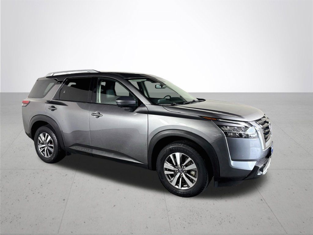 Used 2022 Nissan Pathfinder SL AWD/4WD image 4