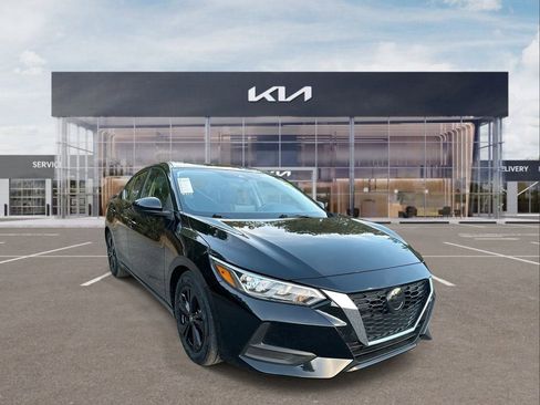 Used 2022 Nissan Sentra SV image 2