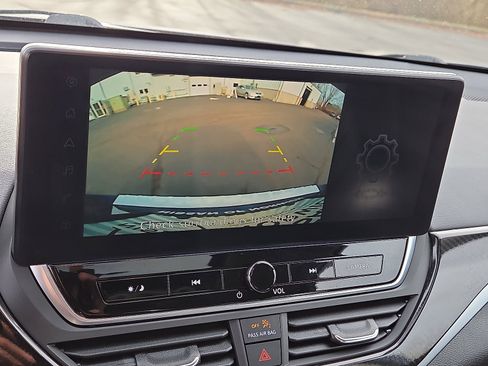 Used 2023 Nissan Altima 2.5 SR w/ SR Premium Package image 19