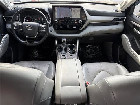 Used 2022 Toyota Highlander Limited image 25