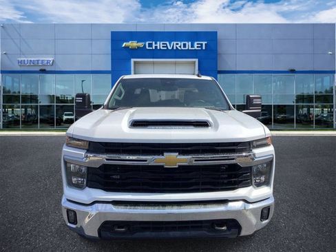 Used 2025 Chevrolet Silverado 2500 LT w/ Convenience Package AWD/4WD image 4