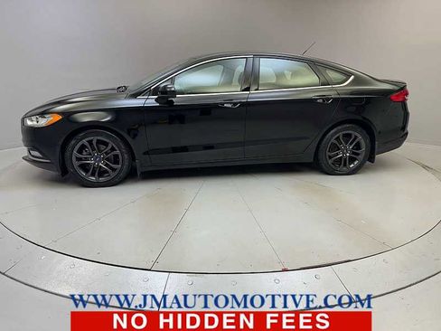 Used 2018 Ford Fusion SE w/ Equipment Group 201A FWD image 2