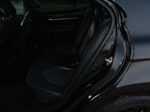 Used 2020 Toyota Camry SE image 17