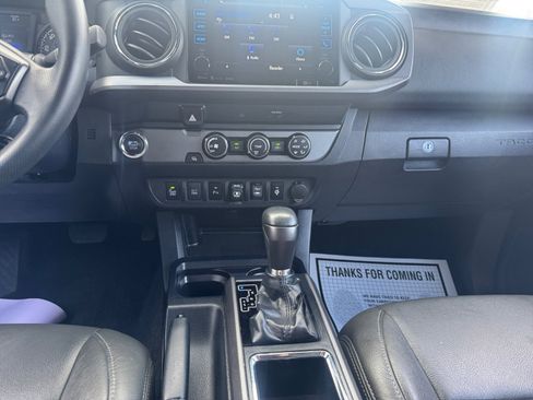 Used 2019 Toyota Tacoma TRD Sport w/ Technology Package image 20