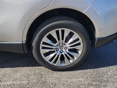 Used 2021 Toyota Venza Limited w/ Advanced Technology Package image 5