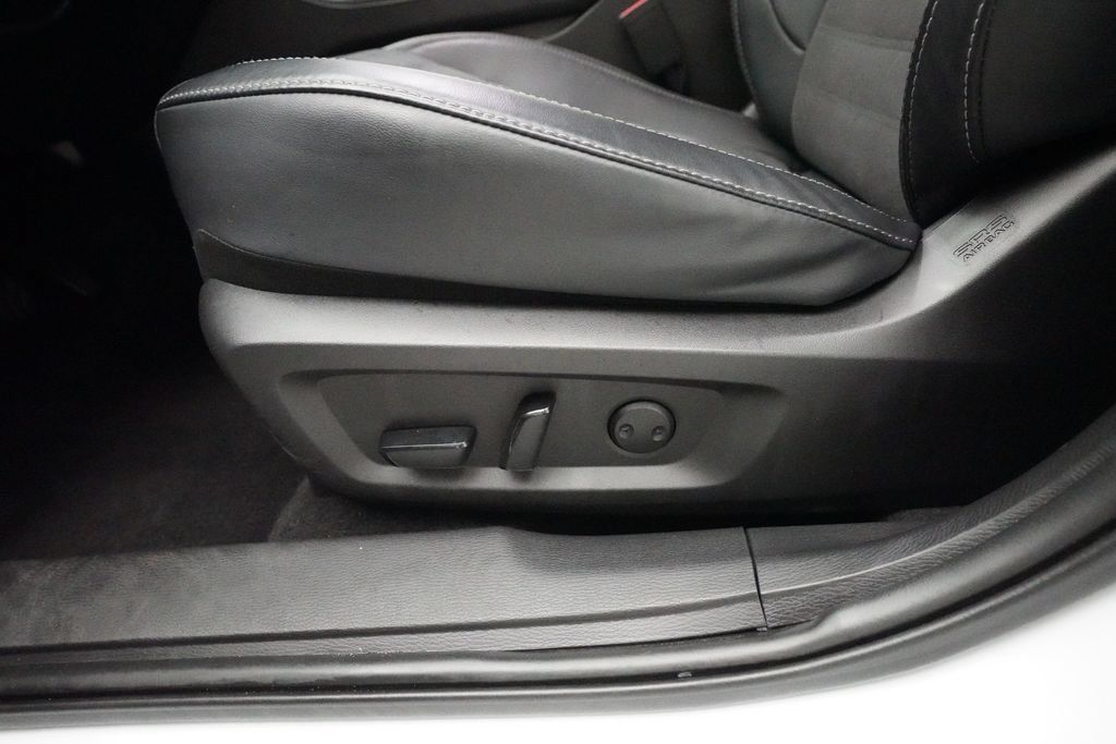 Used 2025 Mitsubishi Outlander AWD image 28