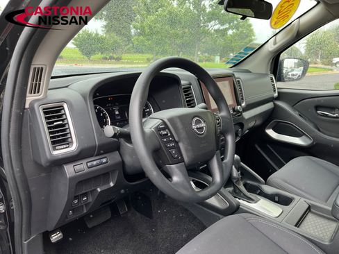 Used 2023 Nissan Frontier SV image 19