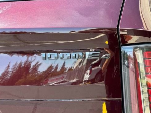 New 2025 Cadillac Escalade IQ Sport 2 w/ LPO, ONYX Package image 28