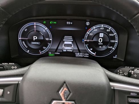 Used 2023 Mitsubishi Outlander SE AWD/4WD image 34