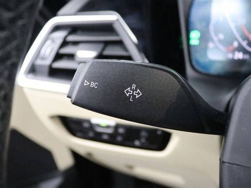 Used 2019 BMW 330i xDrive Sedan w/ Premium Package image 35