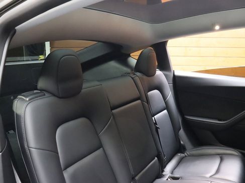 Used 2021 Tesla Model Y Long Range image 64