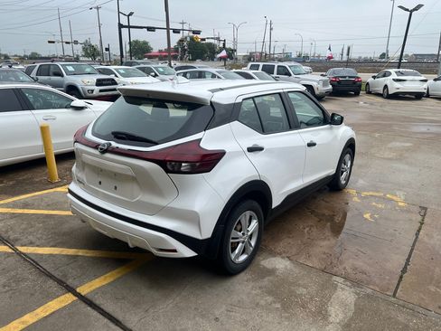 Used 2022 Nissan Kicks S FWD image 5