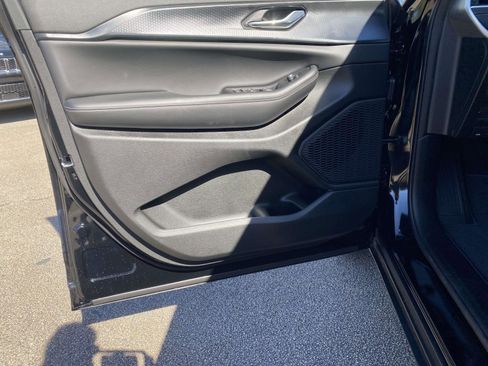 New 2025 Jeep Grand Cherokee Laredo X image 9