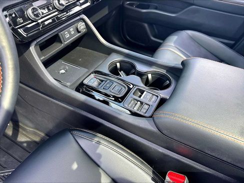 Used 2025 Honda Pilot TrailSport image 19