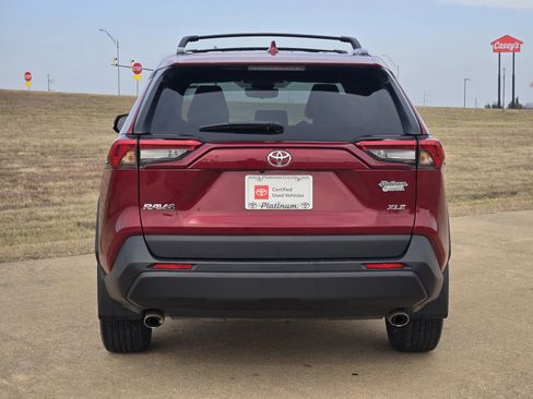 Used 2024 Toyota RAV4 XLE Premium image 8