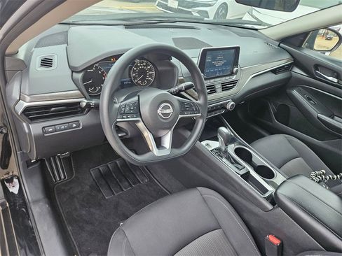 Used 2024 Nissan Altima 2.5 SV image 13